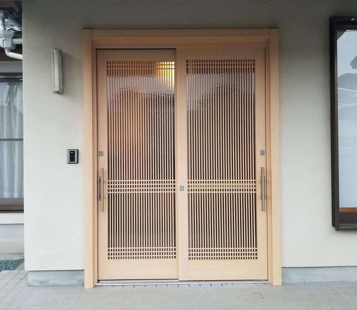 スルガリックス 静岡店の【玄関リフォーム】玄関引戸の交換を行いました。の施工後の写真1