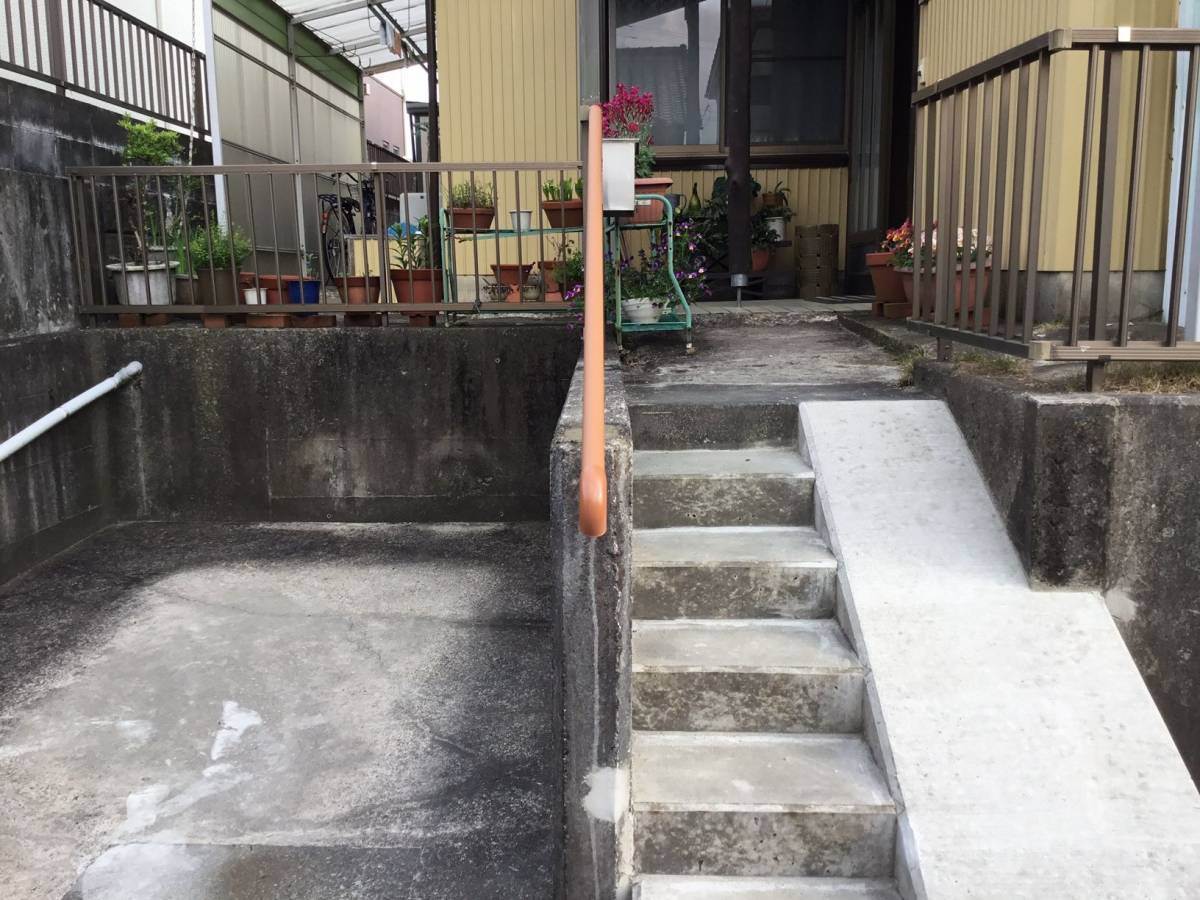 スルガリックス 静岡店の柵を外して、外の階段に手すりをつけてほしい。の施工後の写真3