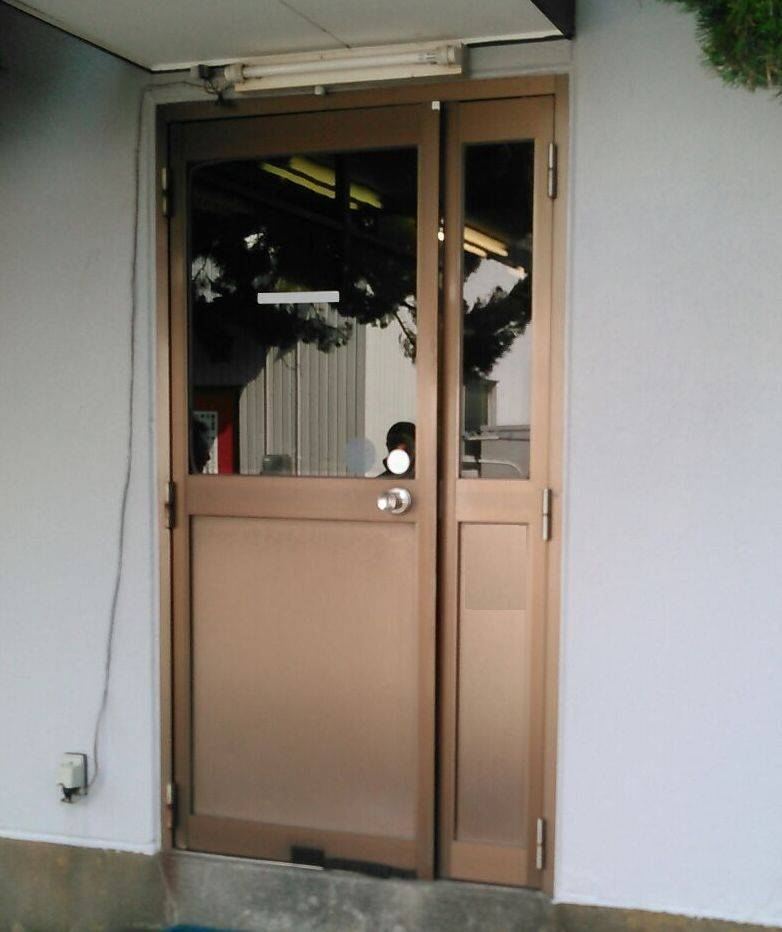 スルガリックス 静岡店の勝手口ドアのリフォームの施工前の写真1