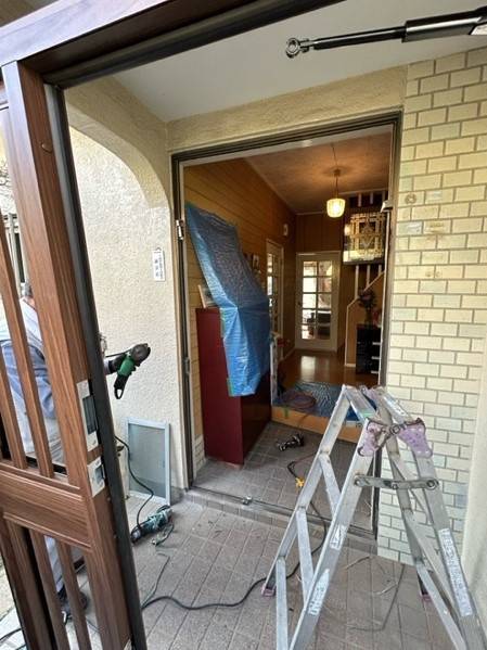 協邦の断熱・防犯対策できる玄関にリフォーム‼＜リシェント玄関ドア＞の施工前の写真3