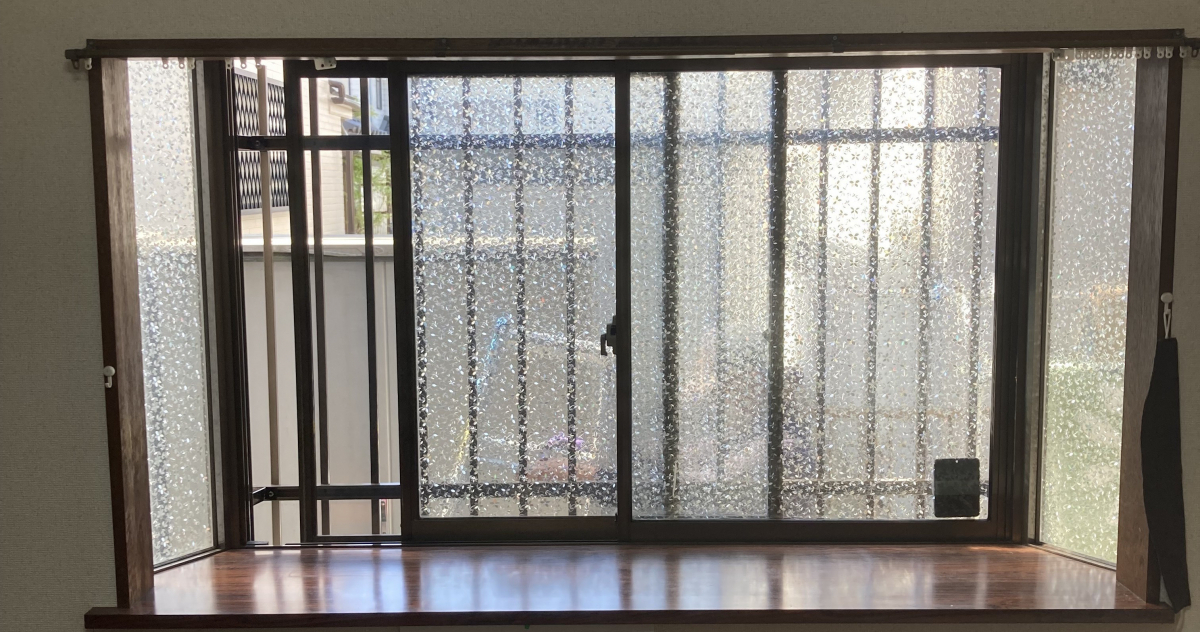 窓みらいの【さいたま市岩槻区】内窓「インプラス」で寒さ・暑さ・音の悩みを一気に解決!(補助金対象リフォーム)の施工前の写真1