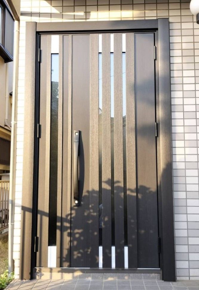 窓みらいの【さいたま市岩槻区】補助金を活用して玄関ドアをリフォームしました!の施工後の写真1