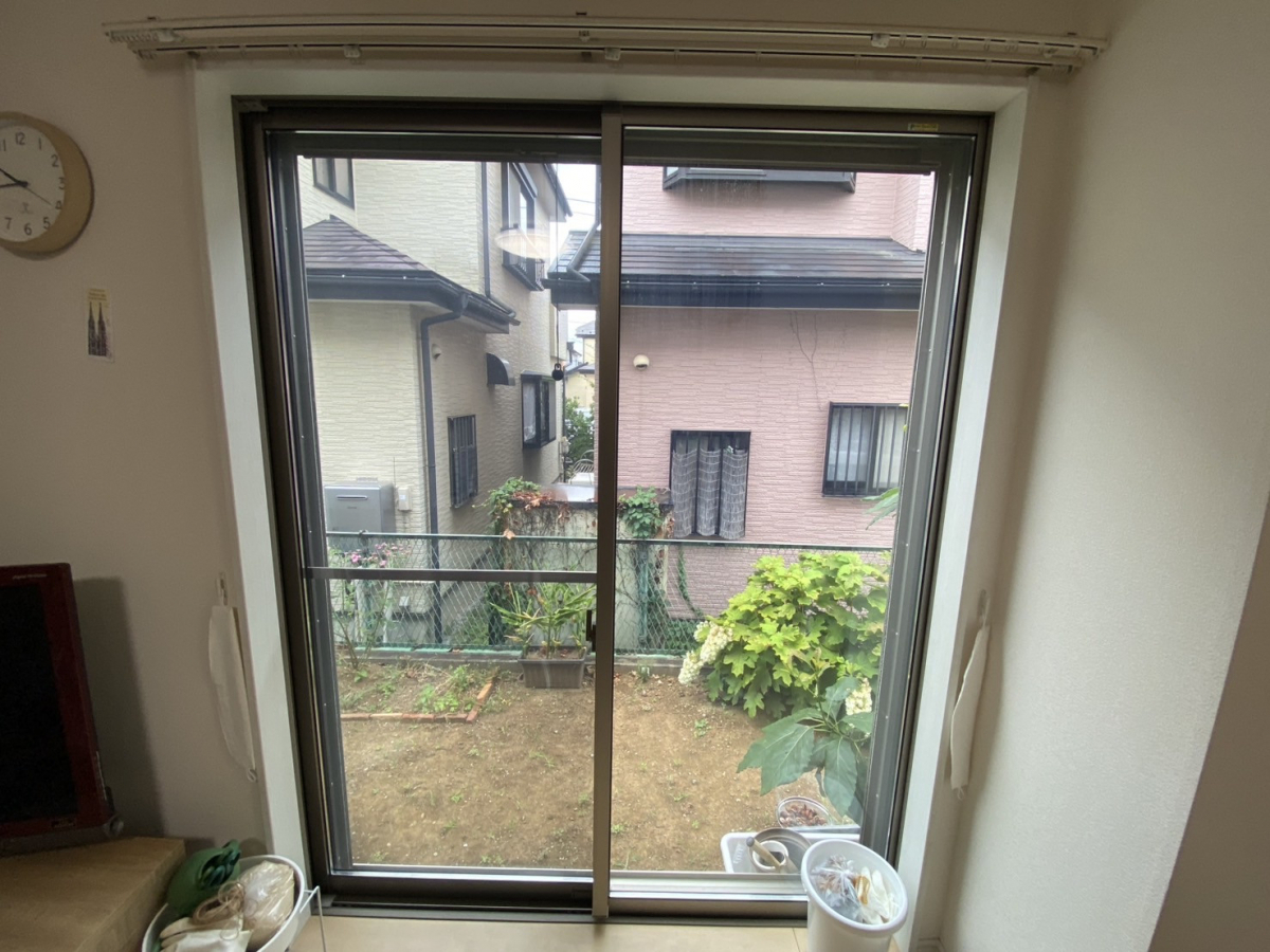 窓みらいの【さいたま市岩槻区】冷気&音をシャットアウト!インプラスで引違い窓を断熱・防音リフォームの施工前の写真1