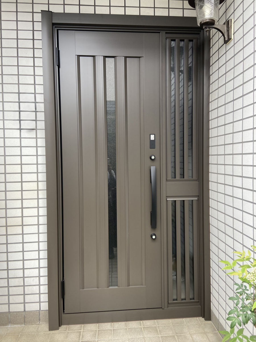 窓みらいの【さいたま市見沼区】玄関ドアリフォームで補助金活用！安心・快適な住まいへの施工後の写真1