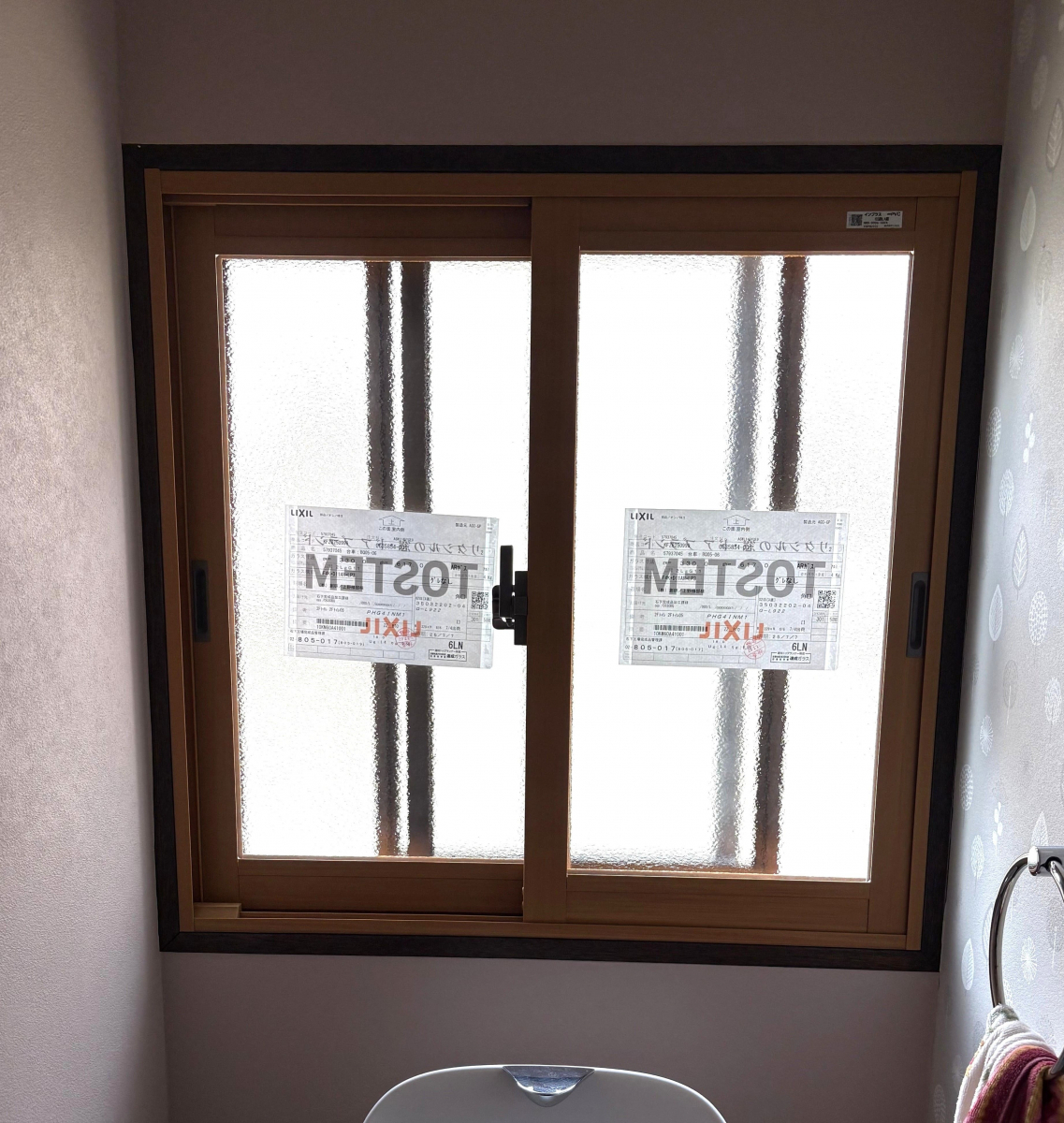 窓みらいの【さいたま市岩槻区】補助金を活用した内窓リフォーム！トイレの窓にLIXILインプラスを設置しました。の施工後の写真1