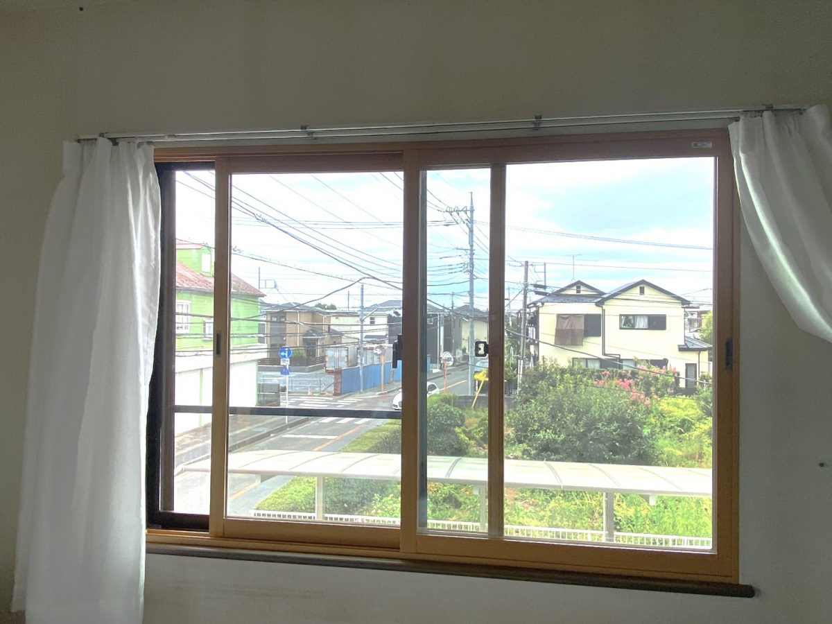 窓みらいの【さいたま市岩槻区】内窓リフォーム！インプラス取付施工事例の施工後の写真1
