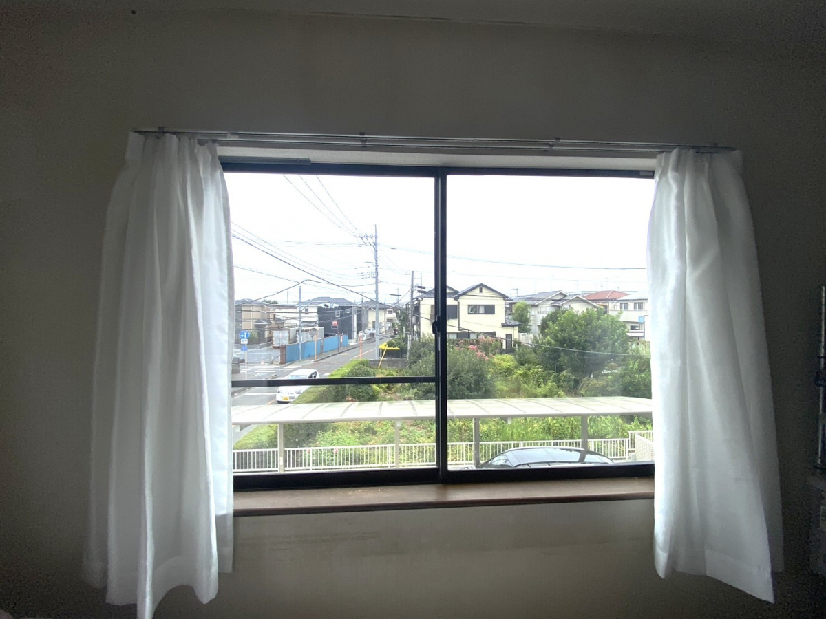 窓みらいの【さいたま市岩槻区】内窓リフォーム！インプラス取付施工事例の施工前の写真1