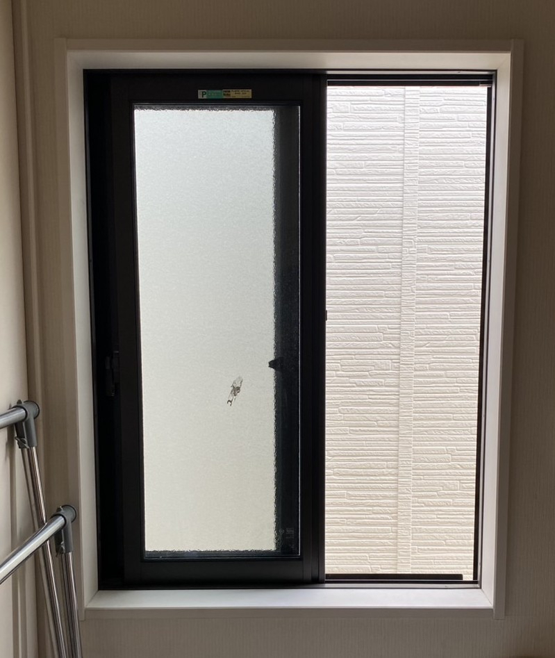 窓みらいの【さいたま市見沼区】内窓リフォーム「インプラス」で快適になりました。の施工前の写真1