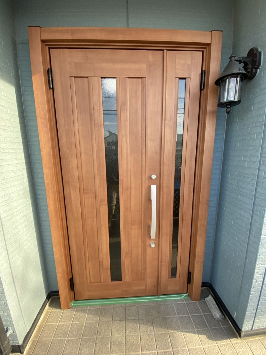 窓みらいの【さいたま市】これからの暮らしを考えた玄関ドアリフォーム『リシェント』の施工後の写真1