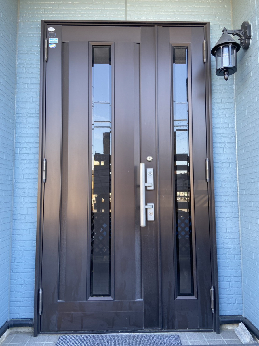 窓みらいの【さいたま市】これからの暮らしを考えた玄関ドアリフォーム『リシェント』の施工前の写真1