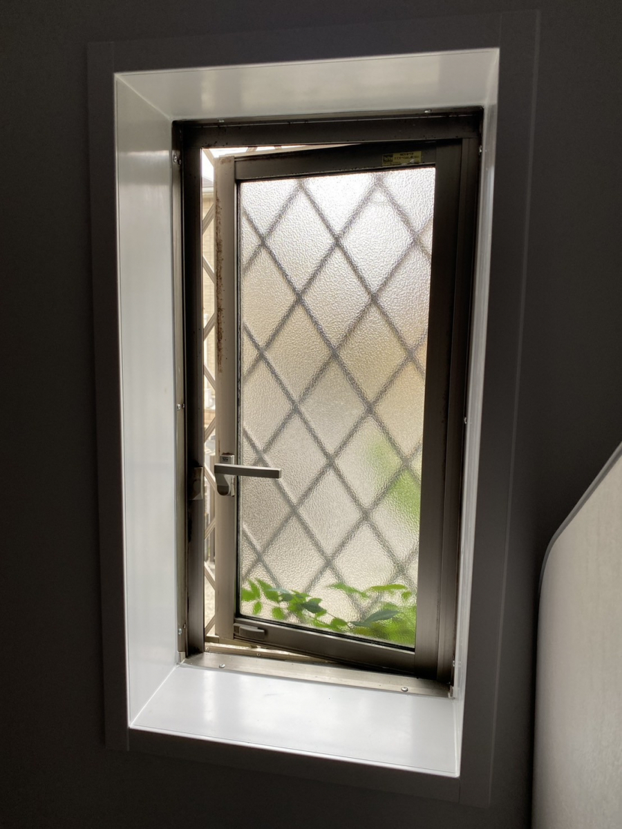 窓みらいの【さいたま市】今ある窓を活かした内窓リフォームの施工前の写真1