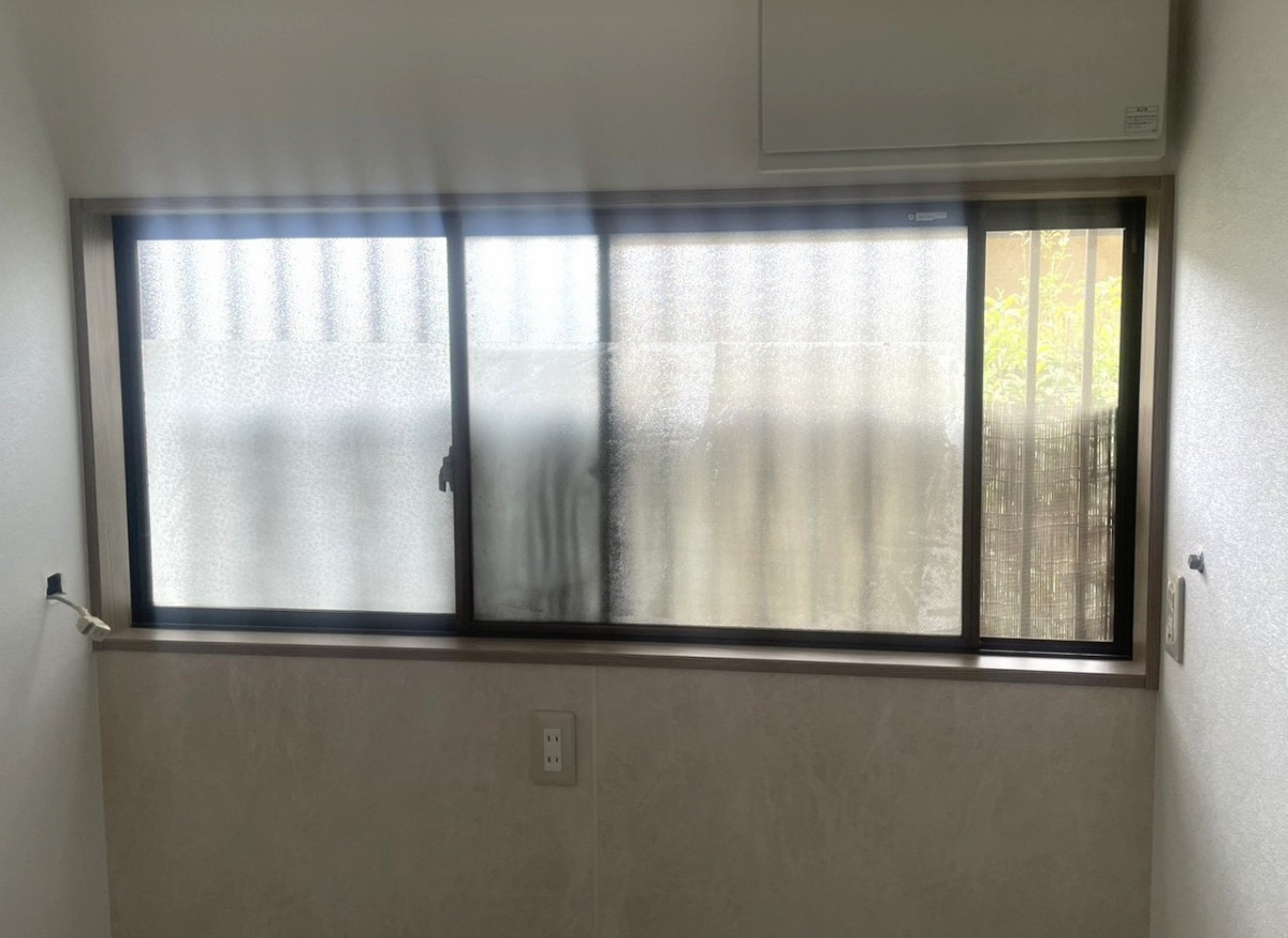 窓みらいの【さいたま市緑区】古い窓交換「リプラス」へリフォームの施工前の写真1