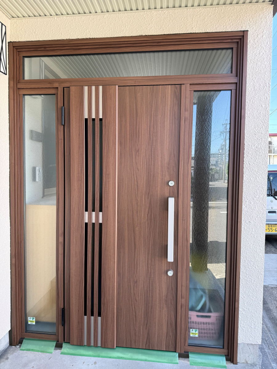 ウメキトーヨー住器の玄関ドア取替の施工後の写真1