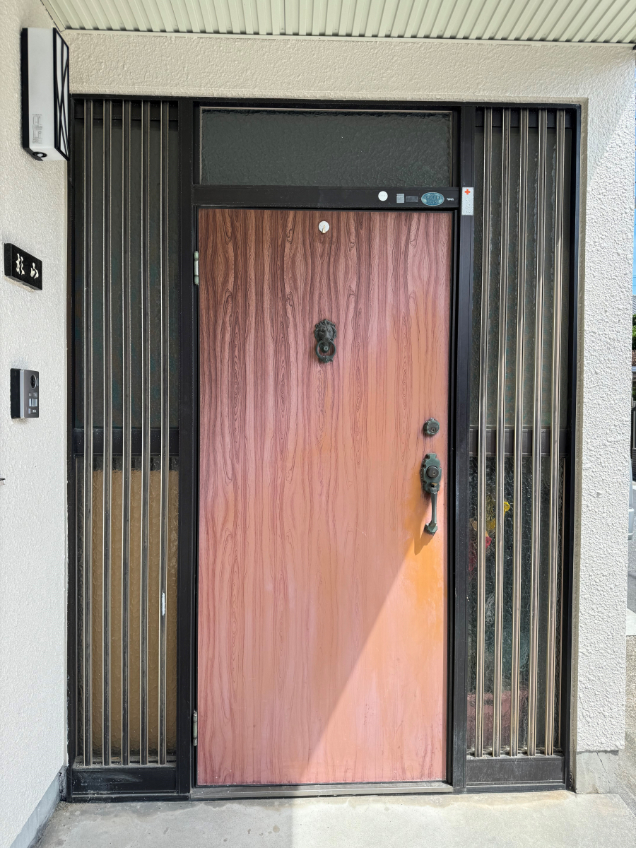 ウメキトーヨー住器の玄関ドア取替の施工前の写真1