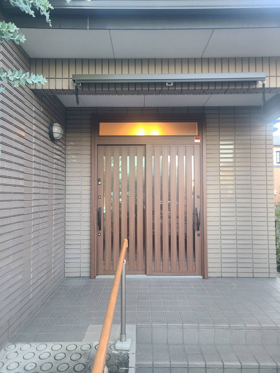 ウメキトーヨー住器の玄関引戸交換工事の施工後の写真1