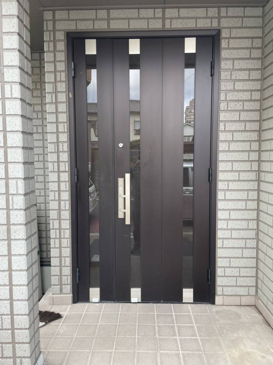 リフォームショップミナトのリシェント玄関ドア３　の施工前の写真1