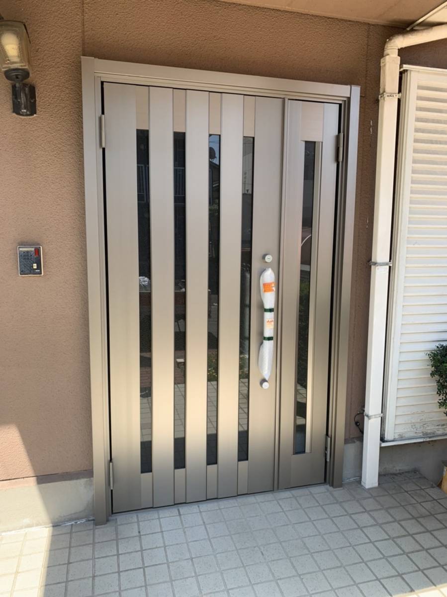 リフォームショップミナトの施工例：玄関ドアの施工後の写真3