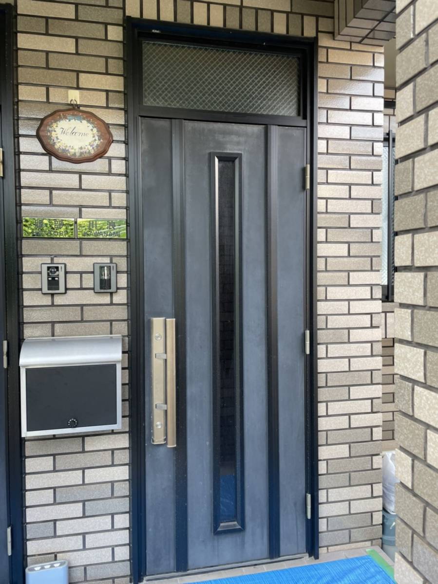 リフォームショップミナトの施工例：二世帯住宅玄関ドアの施工前の写真2