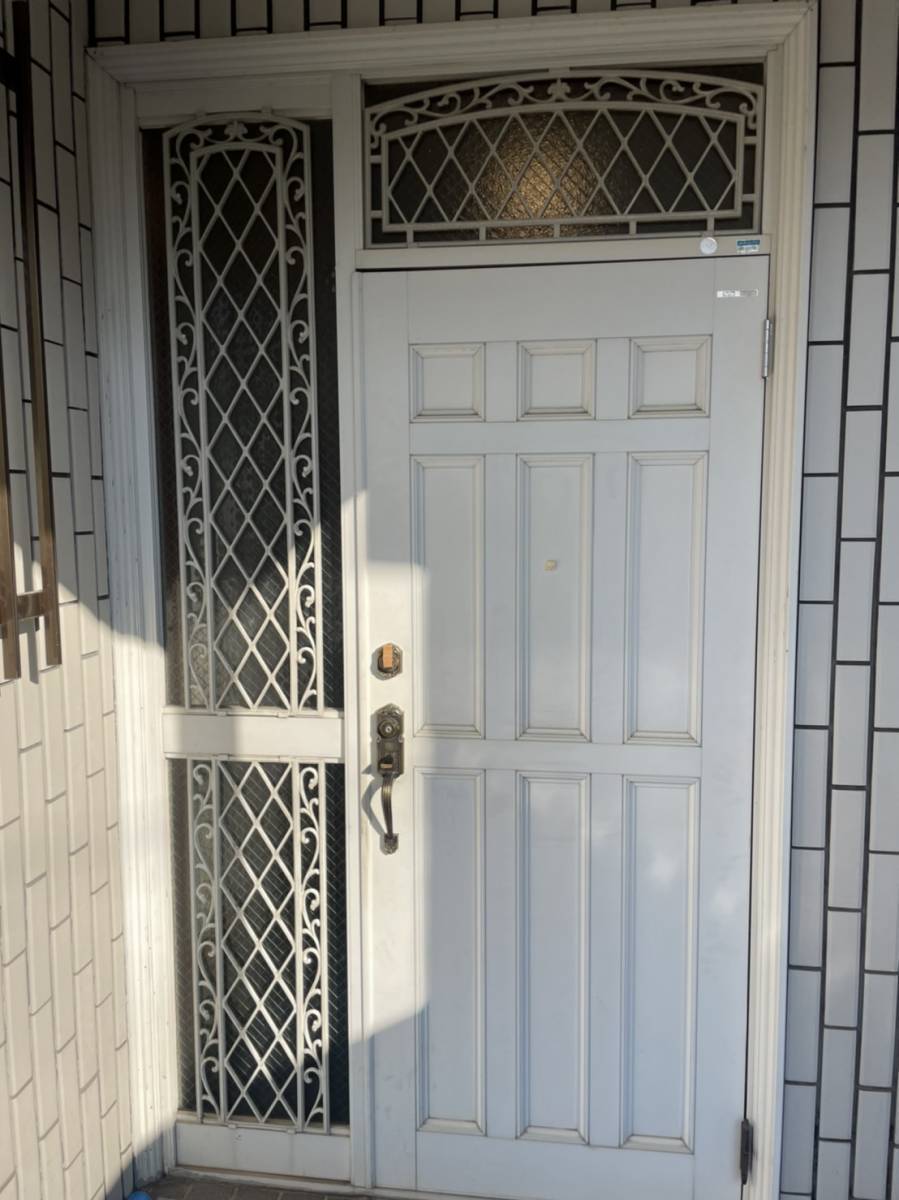 リフォームショップミナトの施工例：リシェント玄関ドア３　断熱仕様ｋ４手動親子Ｒ　Ｍ２４型ＡＫの施工前の写真1