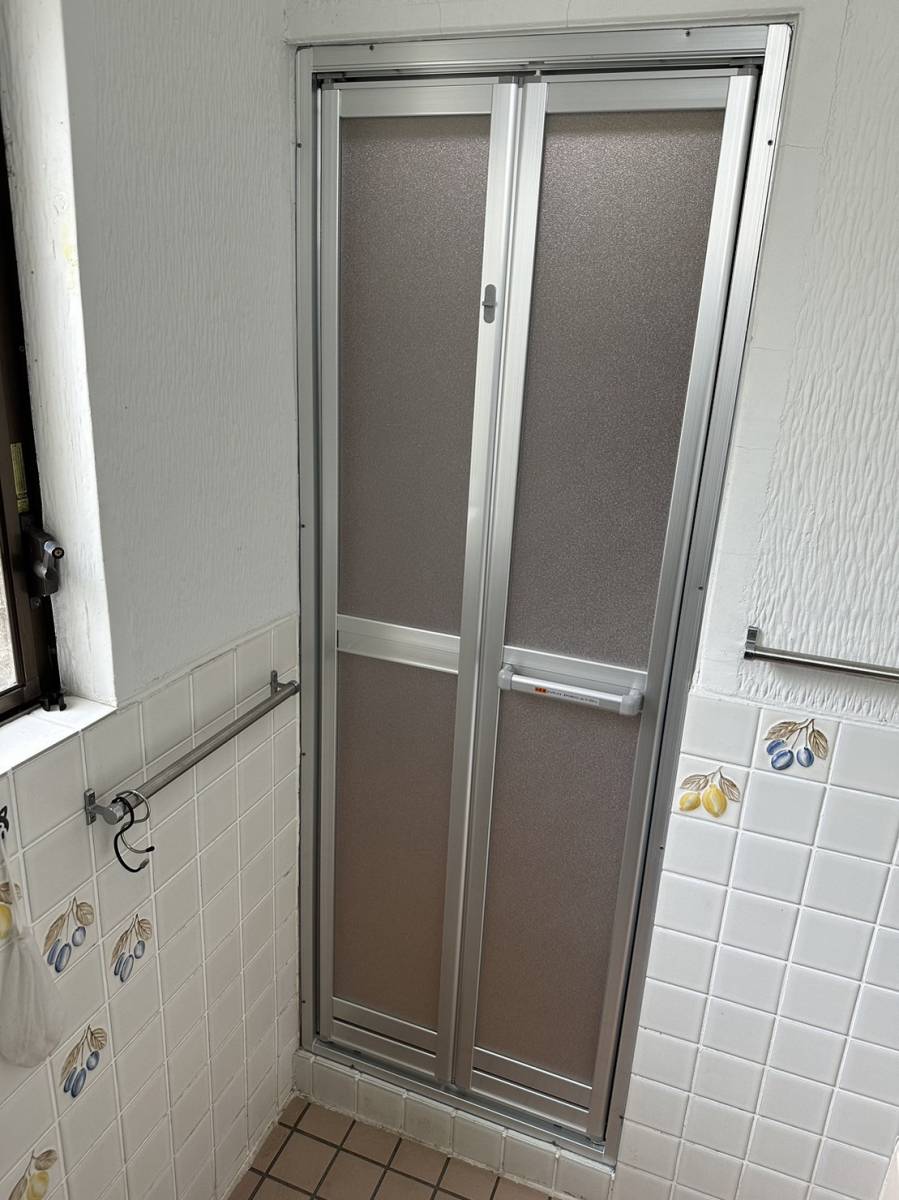 リフォームショップミナトの施工例　浴室ドアの施工後の写真1