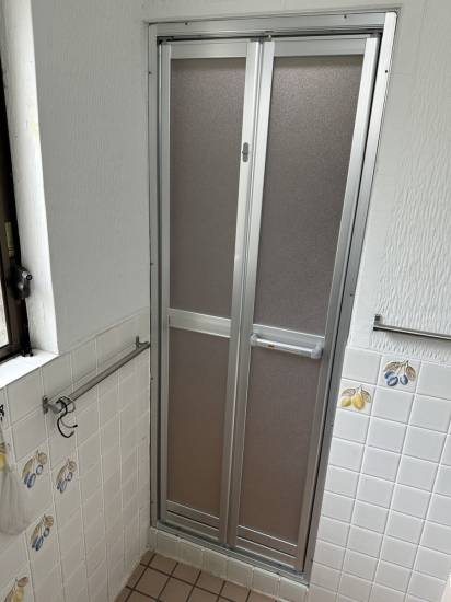 リフォームショップミナトの施工例　浴室ドア施工事例写真1