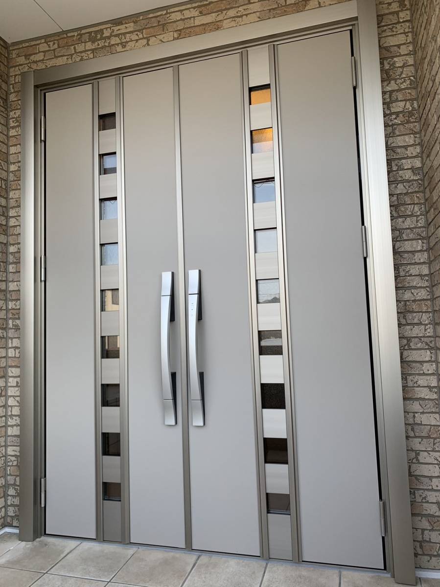 リフォームショップミナトの施工例：玄関ドアの施工後の写真1