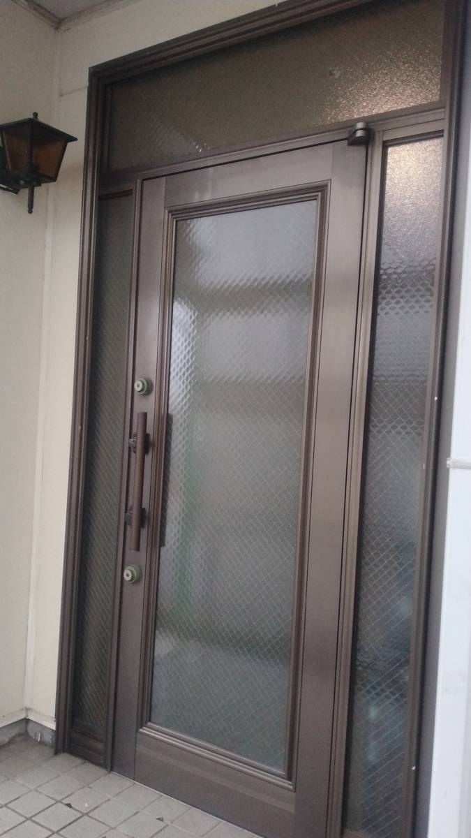リフォームショップミナトのリシェント玄関３　　アルミ仕様　親子の施工前の写真1