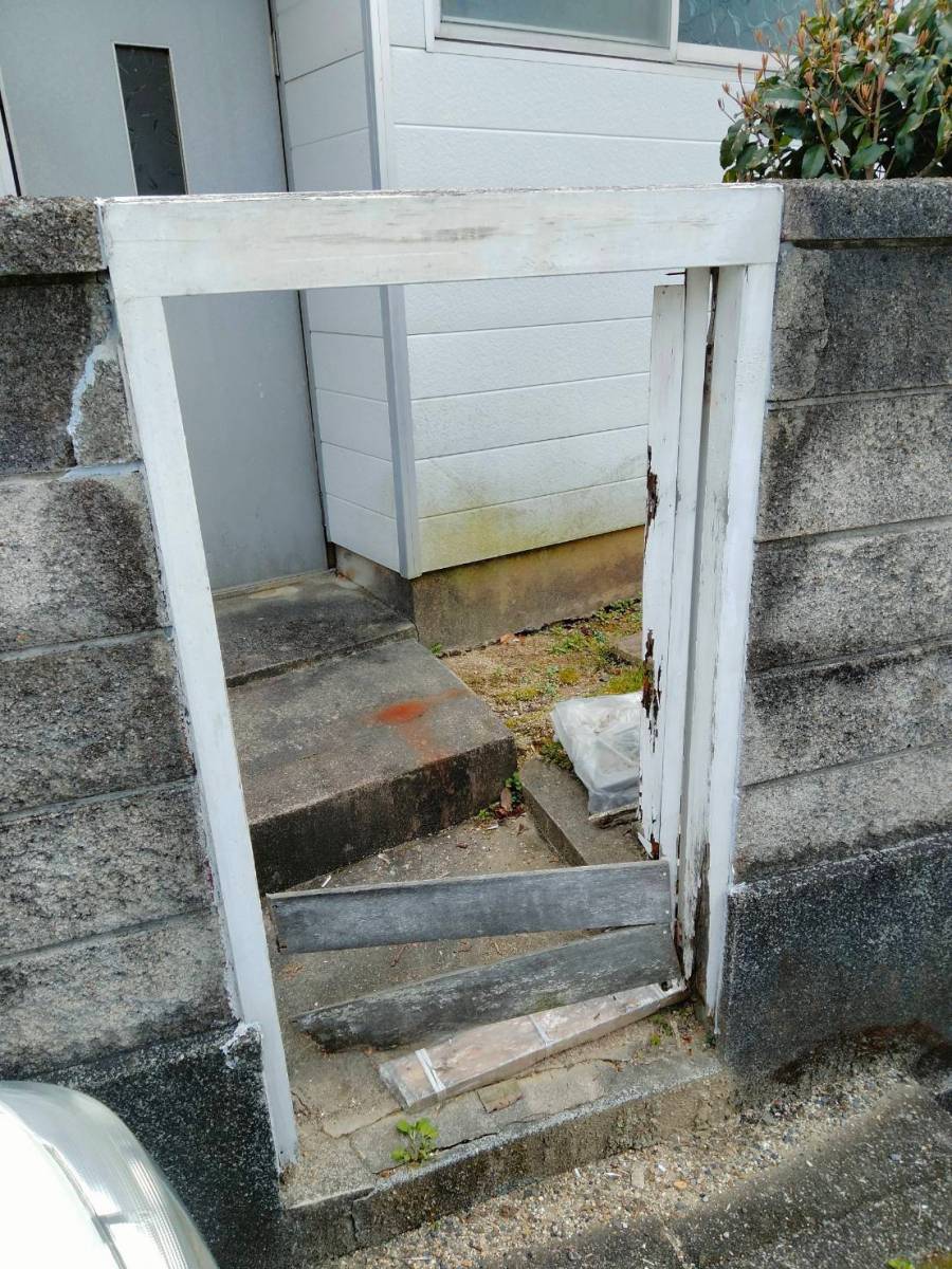 リフォームショップミナトの門扉：施工例の施工前の写真2