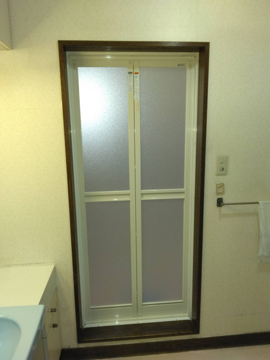 リフォームショップミナトの施工例　浴室のドアの施工後の写真1