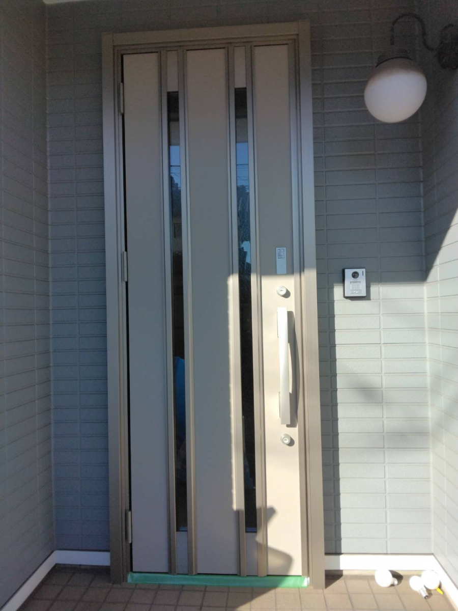 リフォームショップミナトの玄関ドアリフォームの施工例の施工後の写真1
