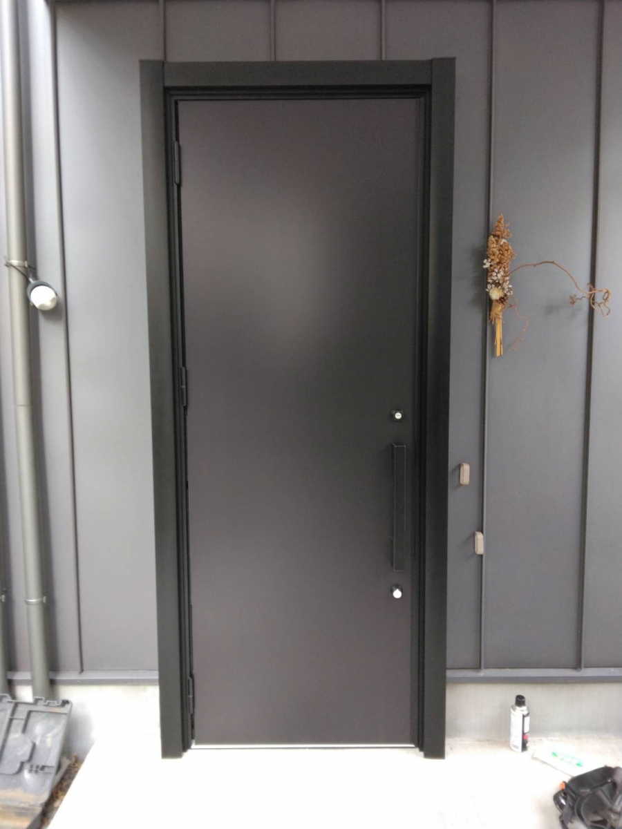 リフォームショップミナトの玄関ドアリフォームの施工例の施工後の写真1
