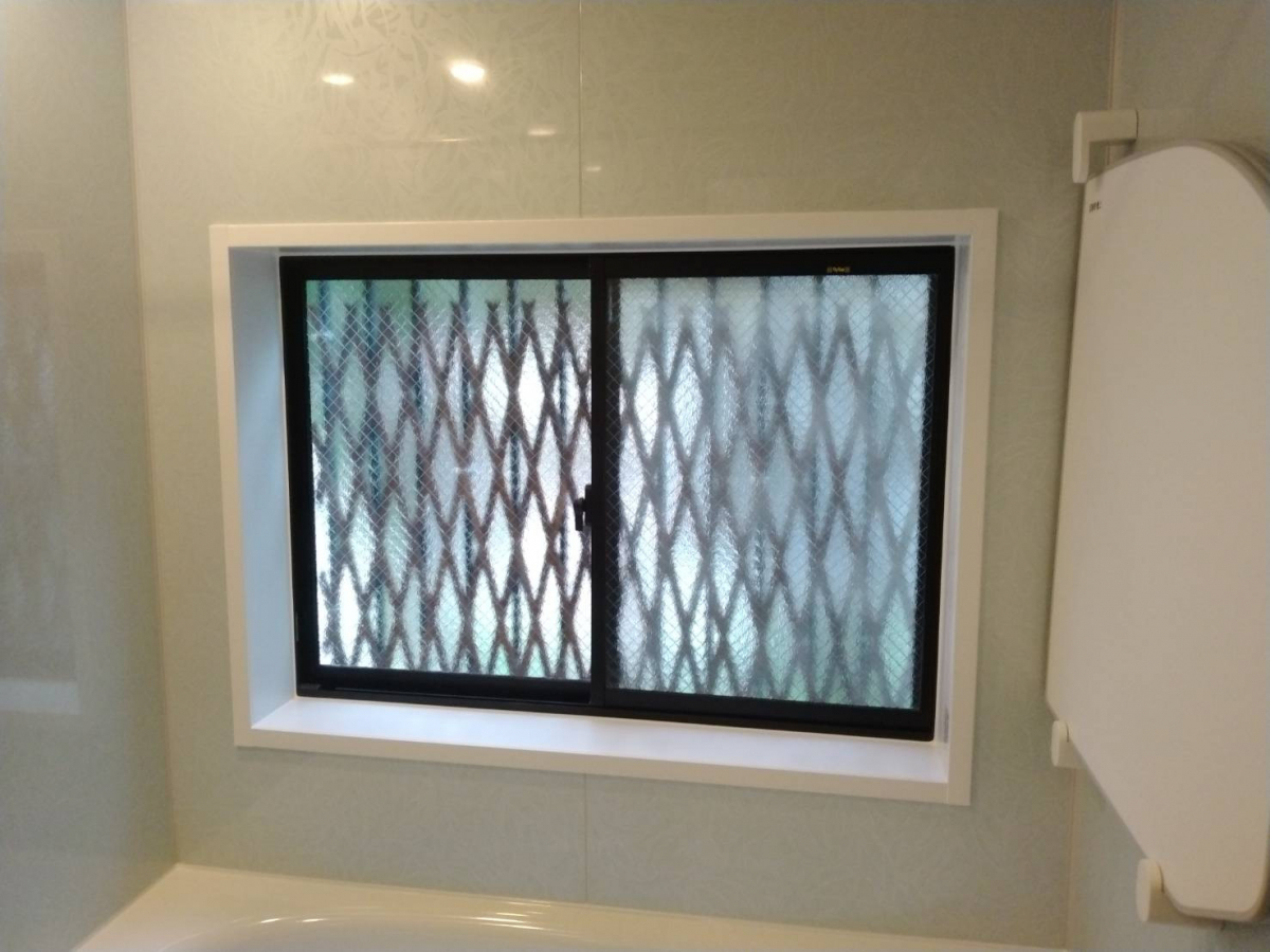 リフォームショップミナトの浴室の内窓（インプラス）の施工例の施工前の写真1