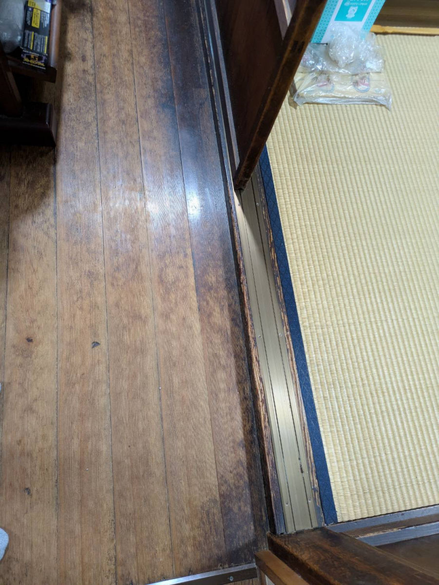 リフォームショップミナトの古くなった敷居をリフォームで一新✨の施工後の写真1
