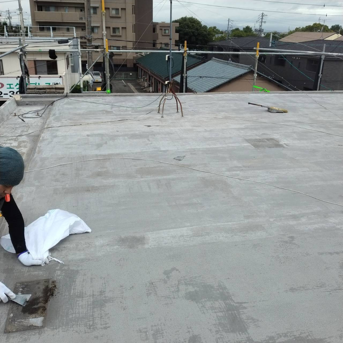 リフォームショップミナトの屋上防水工事で雨漏りゼロへ！見た目も機能も一新✨の施工前の写真1