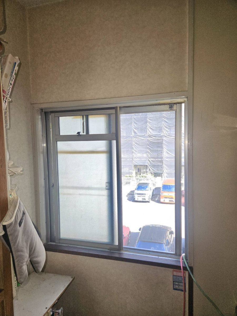 リフォームショップミナトの寒さ・結露対策に効果的!内窓インプラスで快適な室内環境への施工前の写真1