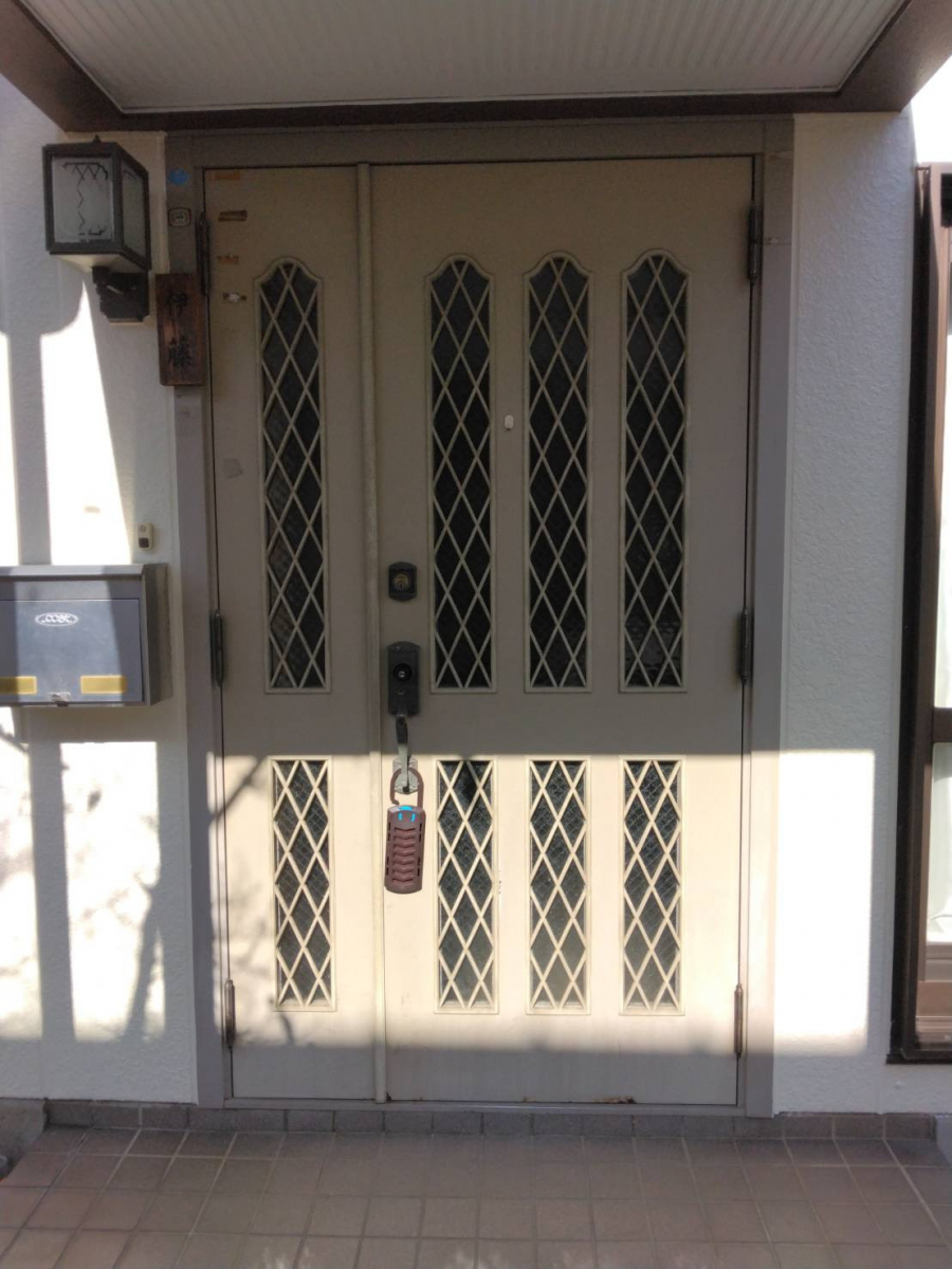 リフォームショップミナトの玄関ドアを新しく✨快適で安心な毎日にの施工前の写真1