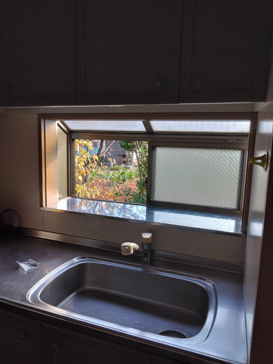 リフォームショップミナトの【キッチン窓にインプラス設置で快適アップ！】の施工前の写真1