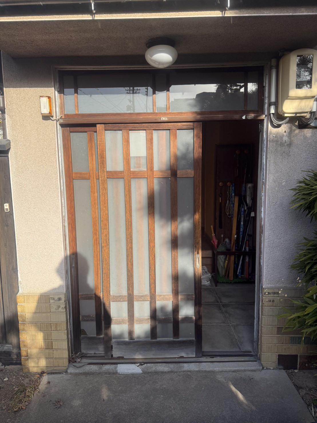 リフォームショップミナトの玄関を一新。毎日が心地よくなるリシェント施工の施工前の写真1