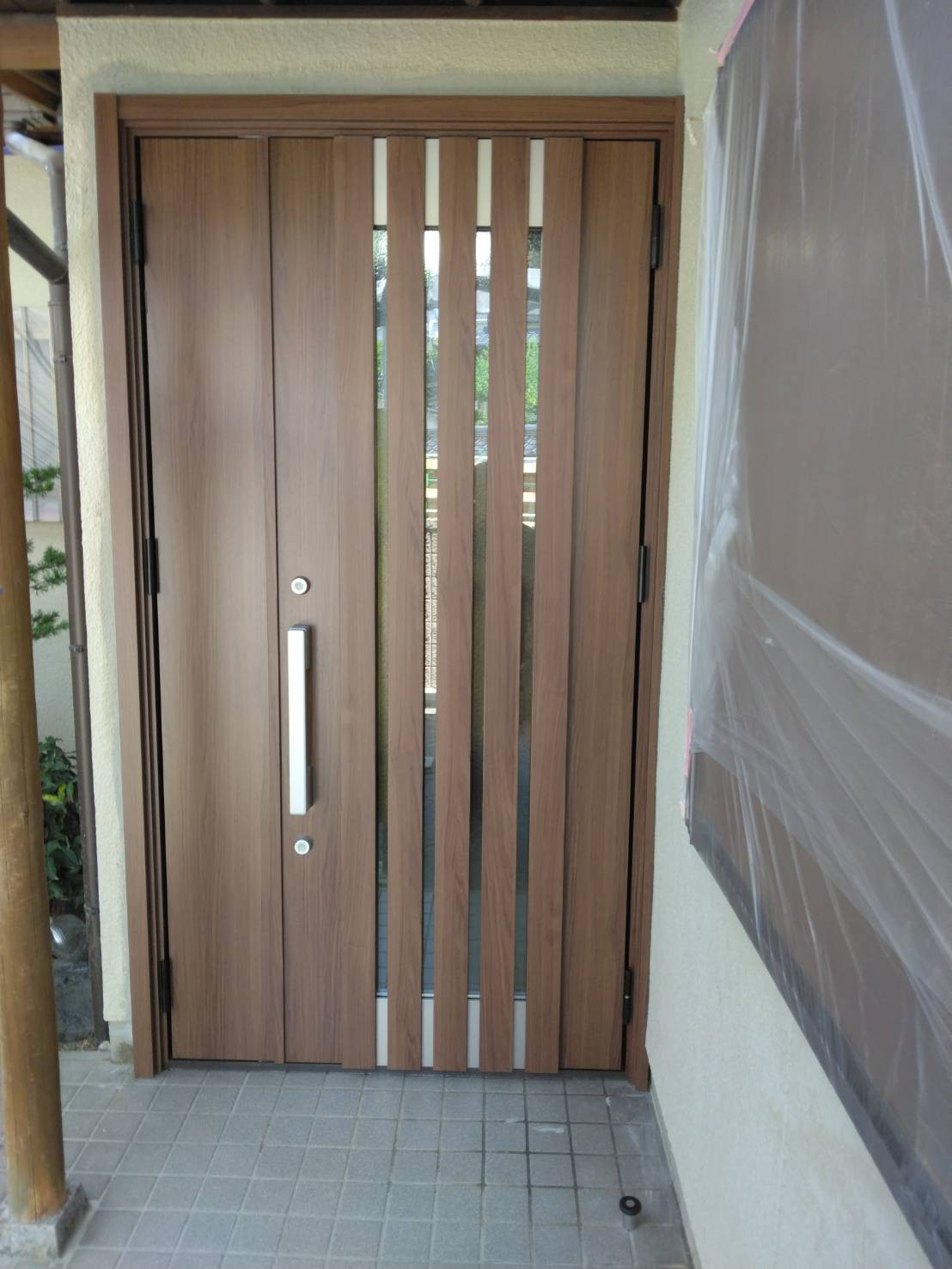 リフォームショップミナトの玄関ドアリフォーム施工例♪の施工後の写真1