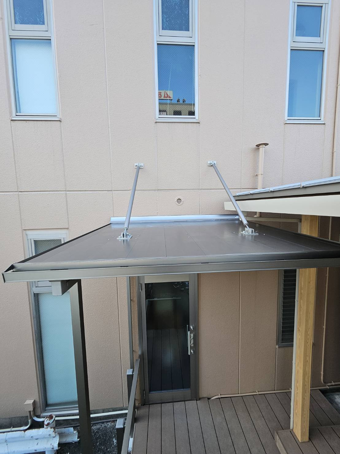 リフォームショップミナトのひさし取付の施工例♪の施工後の写真1