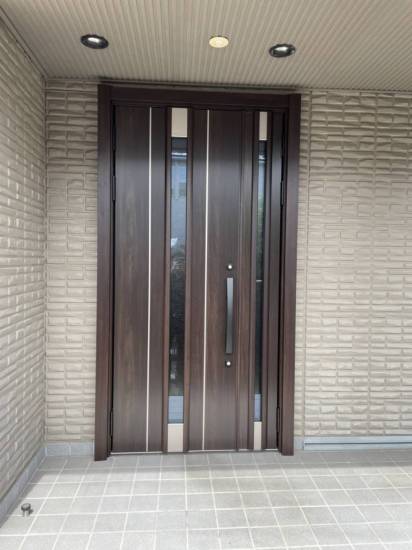 リフォームショップミナトの玄関ドア　リフォーム　施工事例写真1