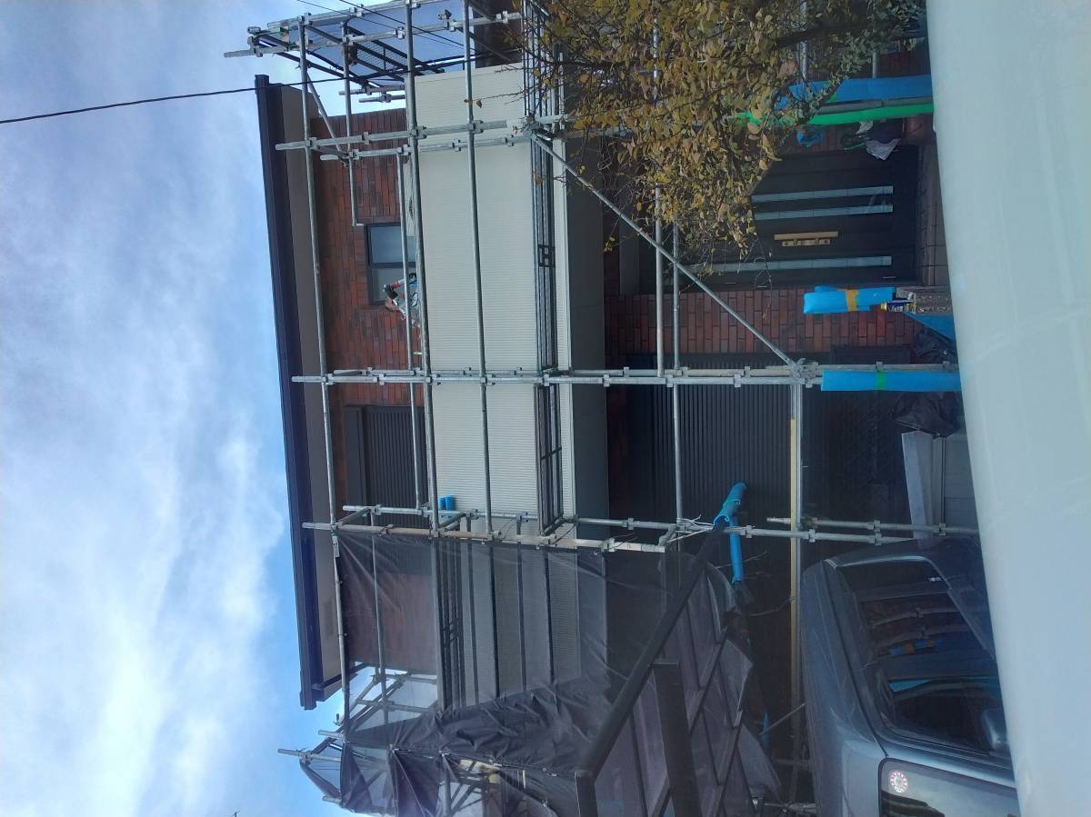 リフォームショップミナトのアルミ笠木　　手すり付きの施工前の写真1
