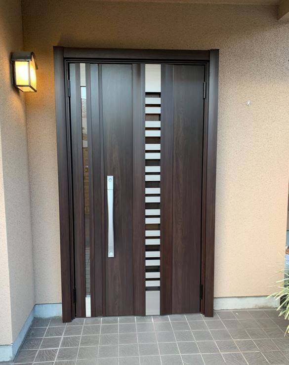 リフォームショップミナトの施工例　リフォーム玄関ドアの施工後の写真1