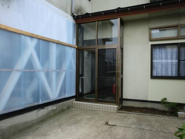 五城目トーヨー住器 能代店のこれから冬本番！風除室はいかがですか？の施工後の写真1