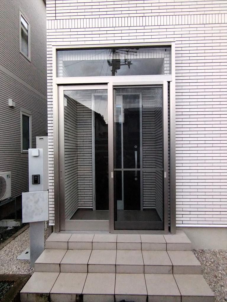 五城目トーヨー住器 能代店の風除室の施工後の写真1
