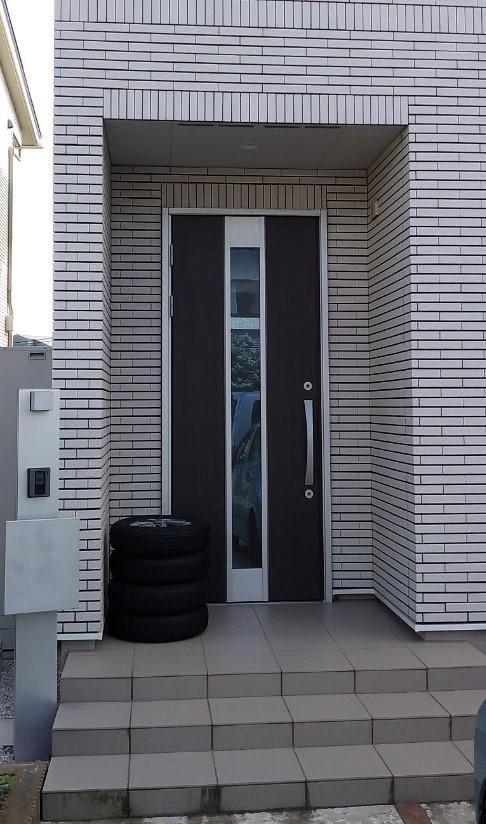 五城目トーヨー住器 能代店の風除室の施工前の写真1