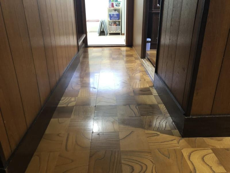 五城目トーヨー住器 能代店の床を低予算で直しました！の施工前の写真1