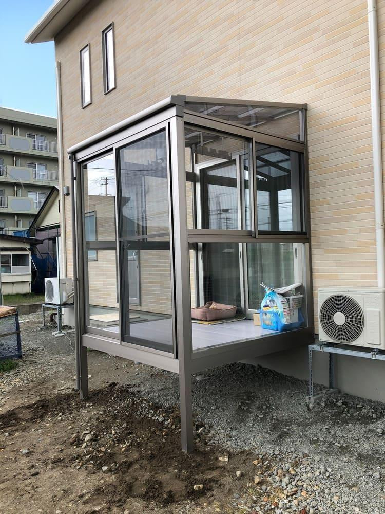 五城目トーヨー住器 能代店の雨でも洗濯物が干せる！　サンルームの施工後の写真1