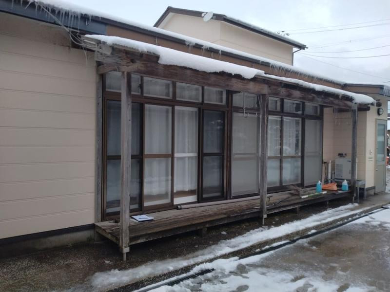 五城目トーヨー住器 能代店のLIXIL　テラス　スピーネの施工前の写真1
