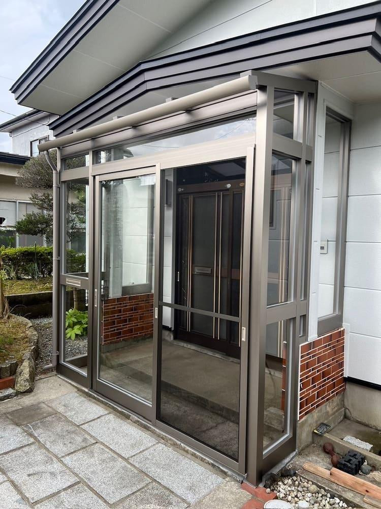 五城目トーヨー住器 能代店の風除室取付の施工後の写真1